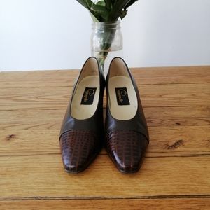 Vintage brown leather heels